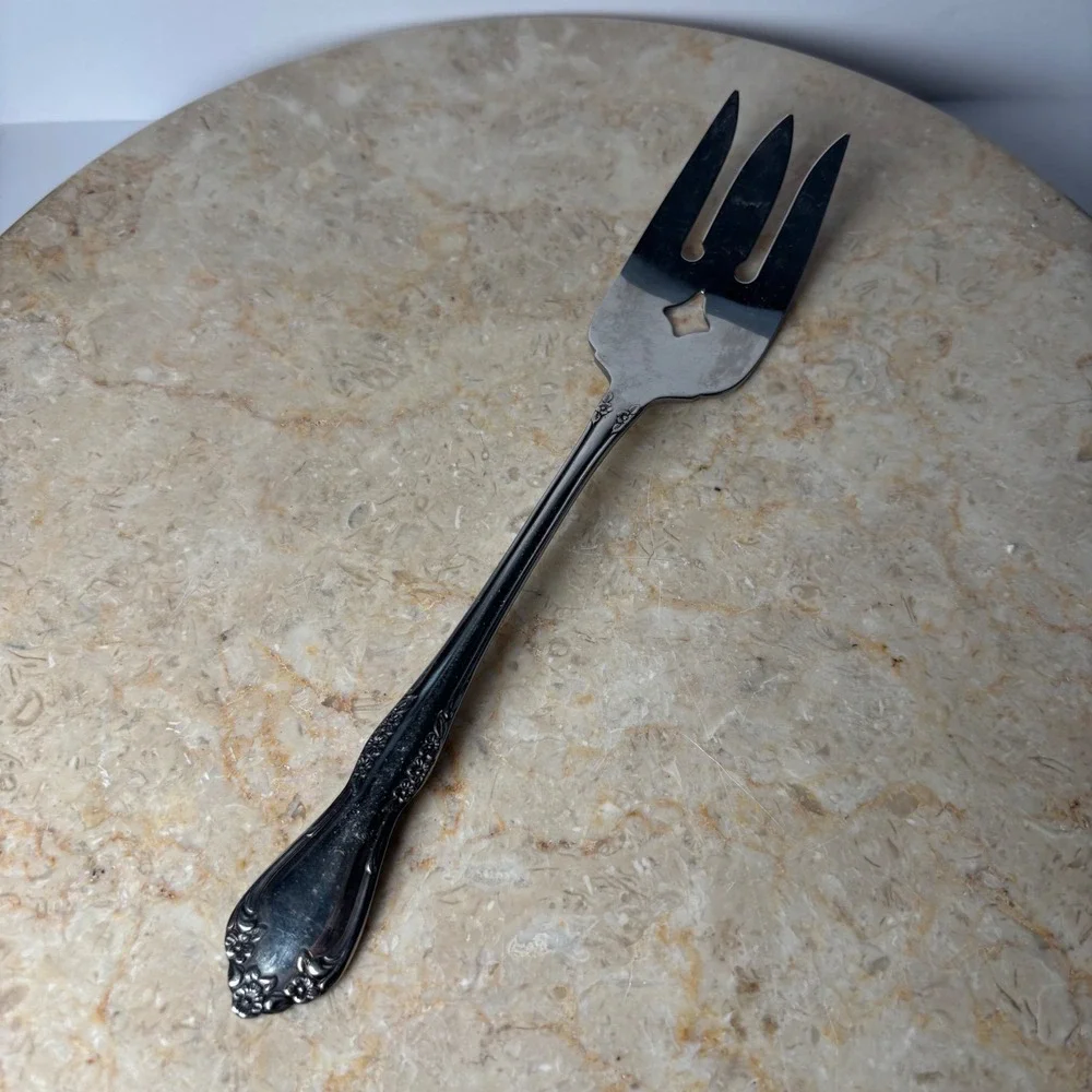 Vintage Oneida Chateau Salad Serving Fork Ornate Floral‎ Handle Diamond Cutout